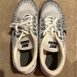 Nike Women's Black and White Athletic Shoes